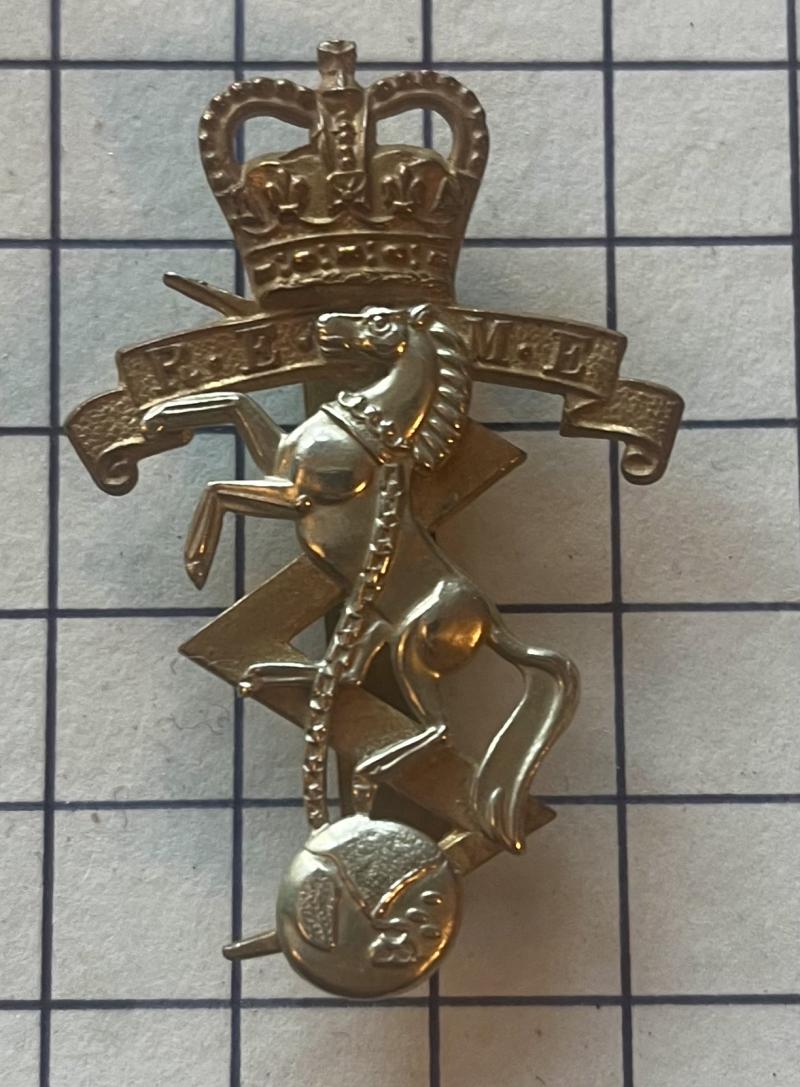 Post 1952 Royal Electrical Mechanical Mechanical Engineers (REME) Bi-Metal Other Ranks Cap Badge