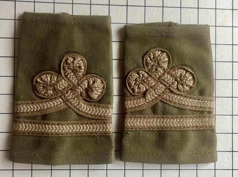c1950-1960 Royal Military Academy Sandhurst (RMAS) Cadet Junior Under-Officer Austrian Knot Slip-On Rank Slide Badges