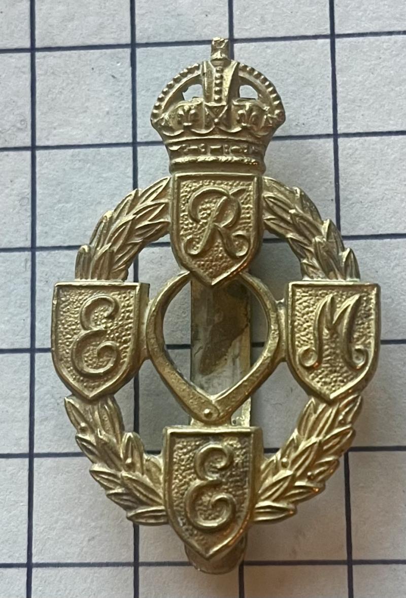 c1942-47 Royal Electrical Mechanical Engineers (REME) Other Ranks Brass Cap Badge