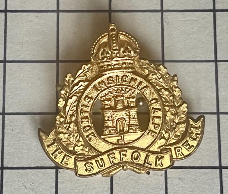 cWW1 - WW2 Suffolk Regiment Sweetheart Pin Badge