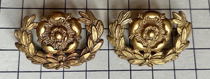 Hampshire Regiment Pair of Other Ranks Brass Collar Badges