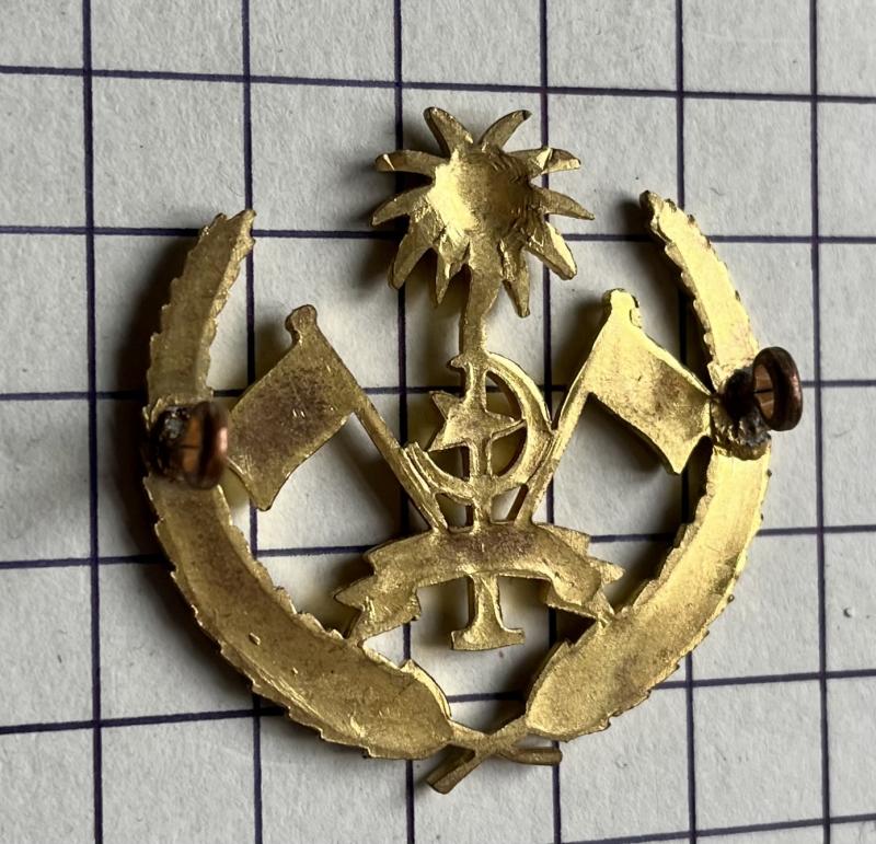 c1960s - 80s Maldives Defence Force Gilding Metal Cap Badge