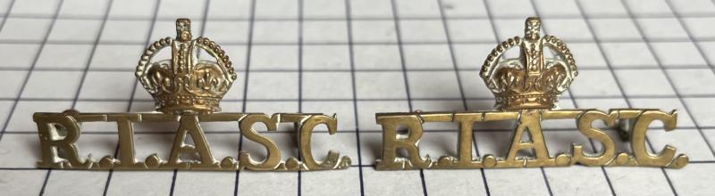 cWW2 Royal Indian Army Service Corps (RIASC) Pr of Gilding Metal Shoulder Title