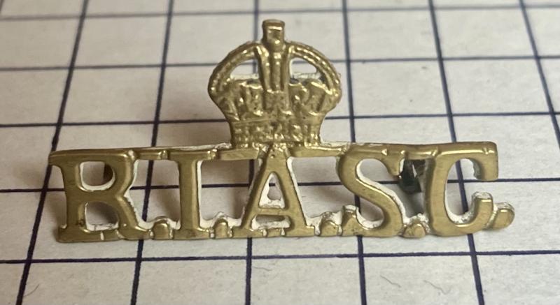 cWW2 Small 'Locally Made' Royal Indian Army Service Corps (RIASC) Cast Brass Metal Shoulder Title Badge