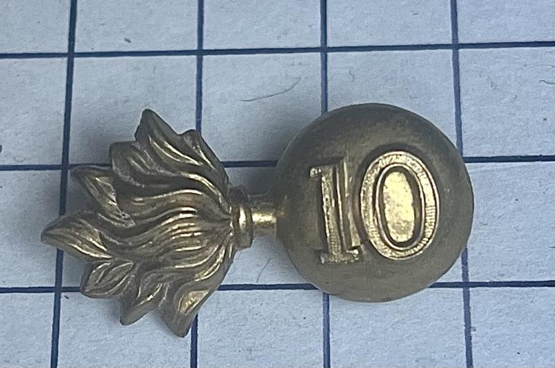 Canadian Canada Militia 10th Battalion of Royal Grenadiers Gilding Metal Collar Badge