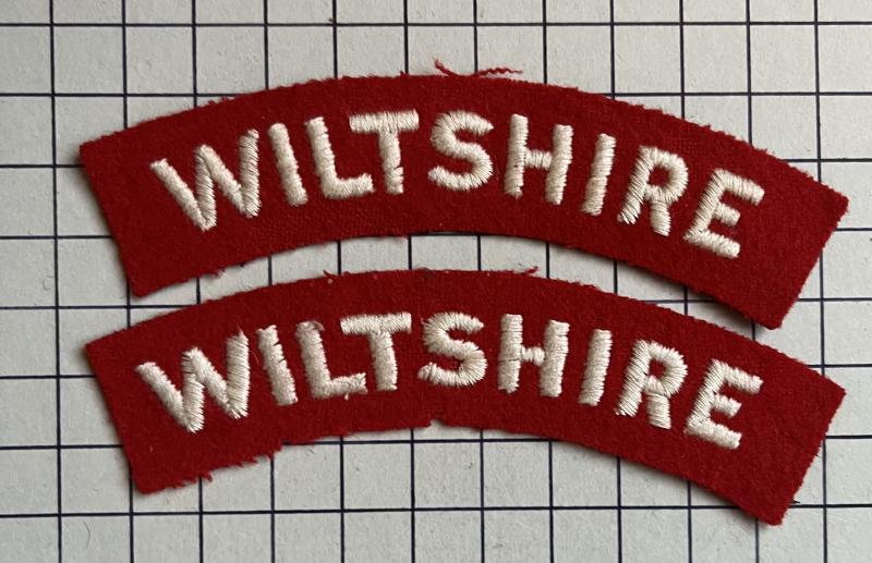 Wiltshire Regiment Pair of Cloth Shoulder Titles Badges
