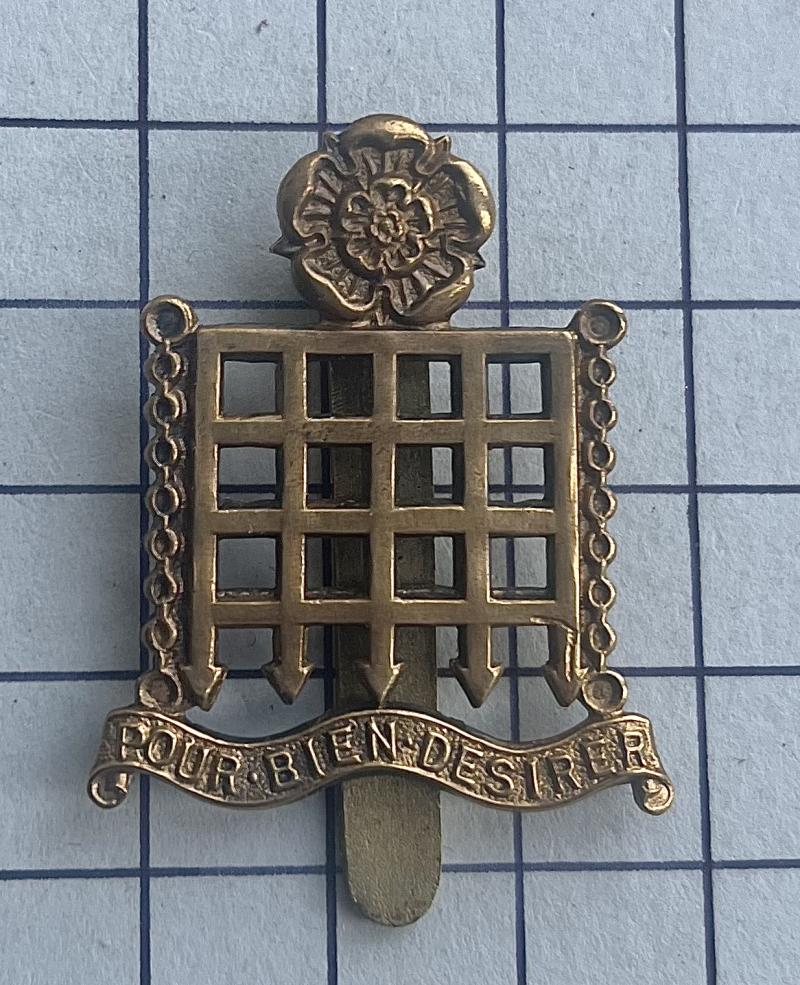 Emanuel School Wandsworth Common London Officer Training Corps (OTC) 1st Pattern Cap Badge