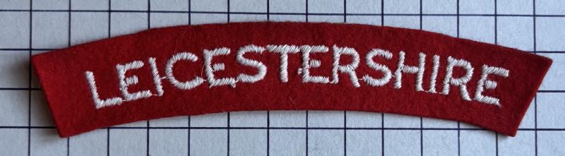 cWW2 Leicestershire Regiment Paste Back Cloth Shoulder Title Badge Patch