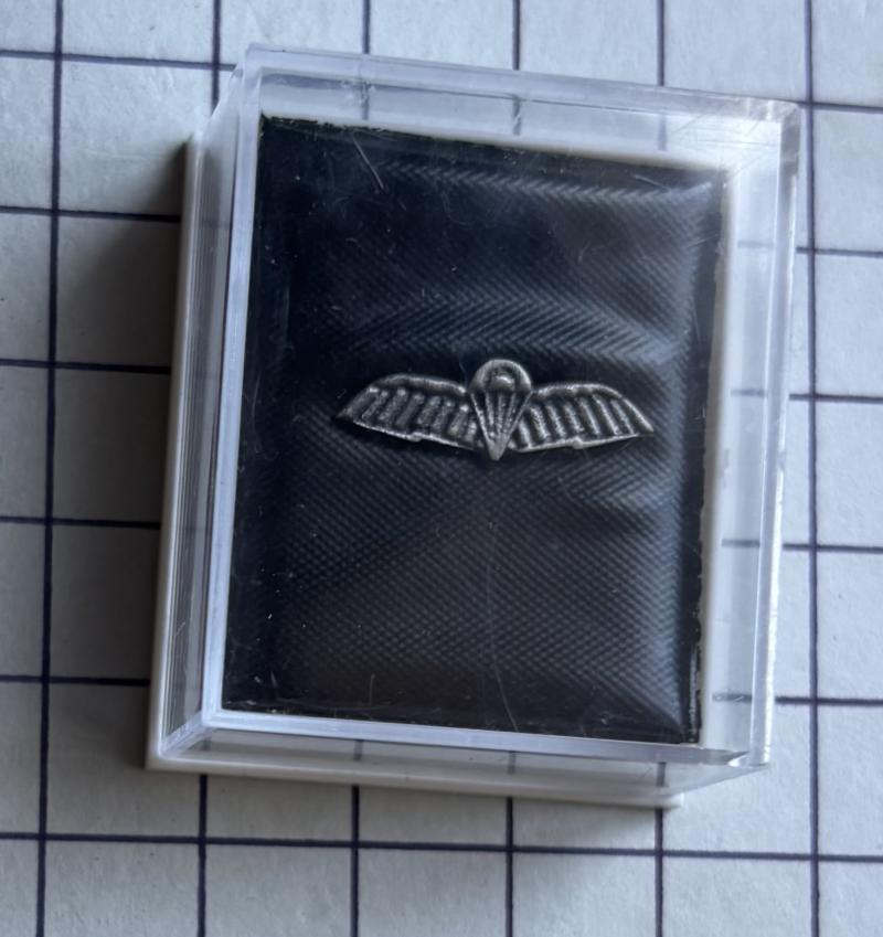 Official 18 (UKSF) Signal Signal Regiment Special Forces Communicator (SFC) Wing Pin Badge