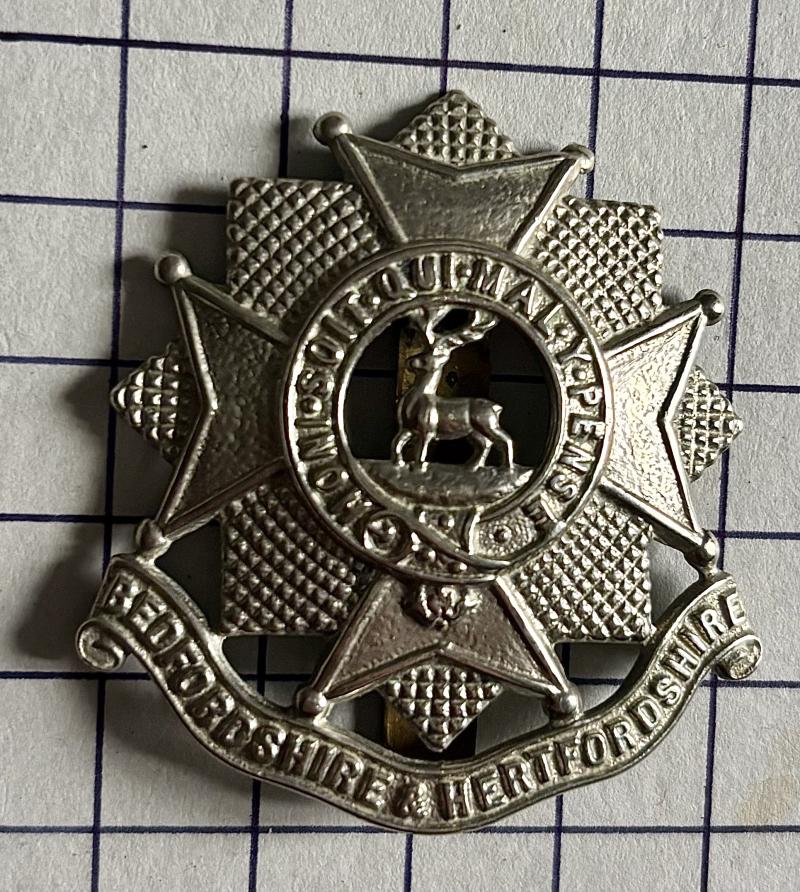 c1919 - 58 Bedfordshire & Hertfordshire Regiment White Metal Cap Badge
