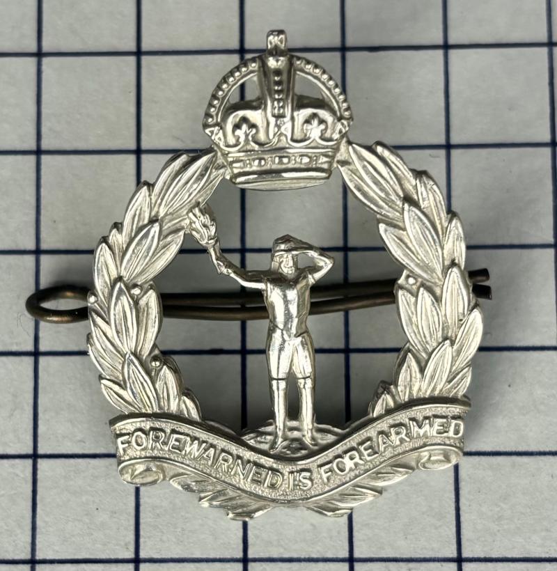cWWII Royal Observer Corps (ROC) Cap Badge KC