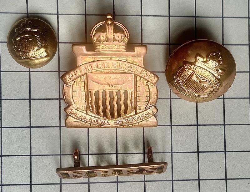 Pre-1952 Northern Rhodesia Rhodesian Prison Service Insignia Group Cap Badge Shoulder Title & Buttons