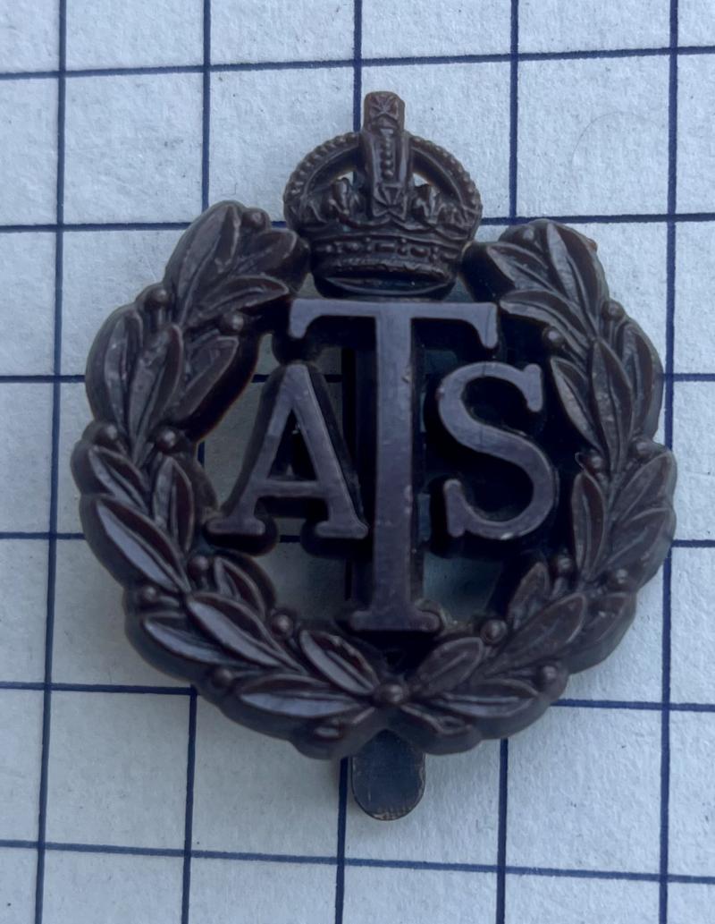 cWW2 Auxiliary Territorial Service (ATS) Plastic Economy Issue Cap Badge