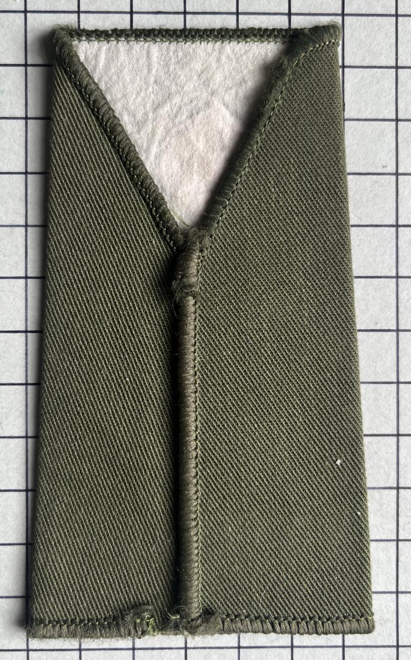 Pre-1992 The 13th/18th Royal Hussars (Queen Mary's Own) Captain Slip-On Rank Slide Badge Shoulder Title