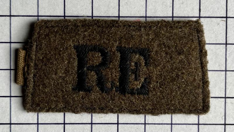 cWW2 Royal Engineers (RE) Slip-On Shoulder Title Tab Badge