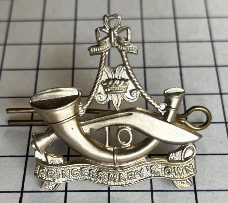 c1950s 10th Princess Mary's Own Gurkha Rifles White Metal Cap Badge