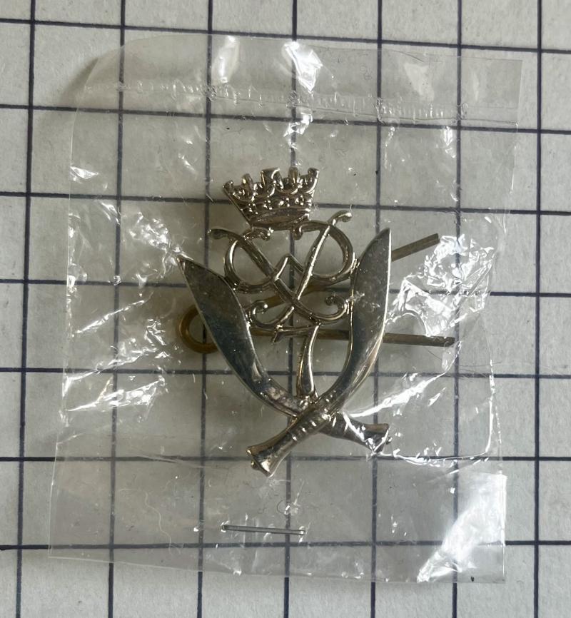 c1990 7th Duke of Edinburgh's Own Gurkha Rifles Regiment Chrome Metal Cap Badge