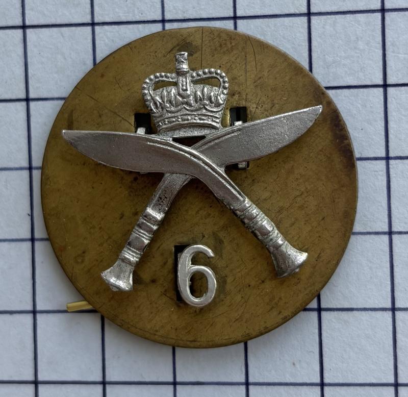 c1952-60s The 6th Queen Elizabeth's Own Gurkha Rifles White Metal Cap Badge