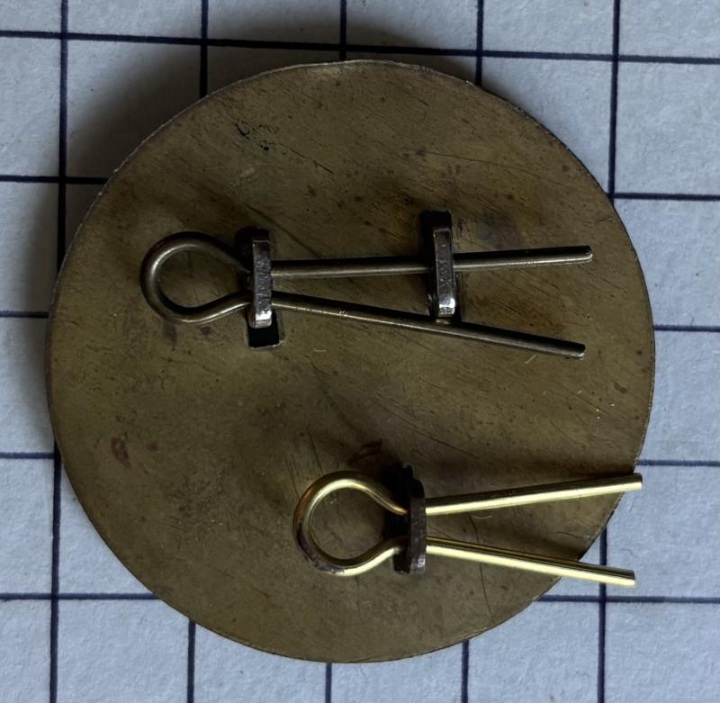 c1952-60s The 6th Queen Elizabeth's Own Gurkha Rifles White Metal Cap Badge