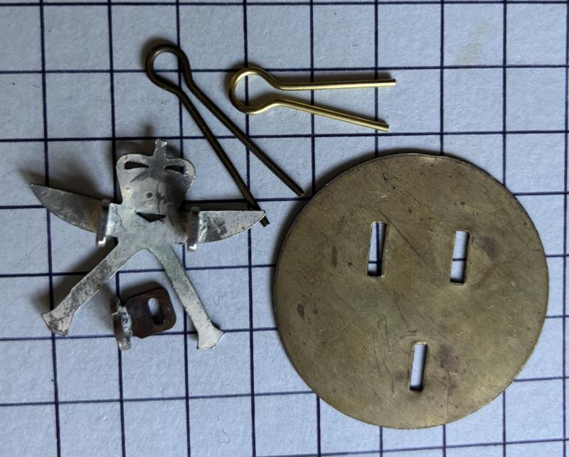 c1952-60s The 6th Queen Elizabeth's Own Gurkha Rifles White Metal Cap Badge