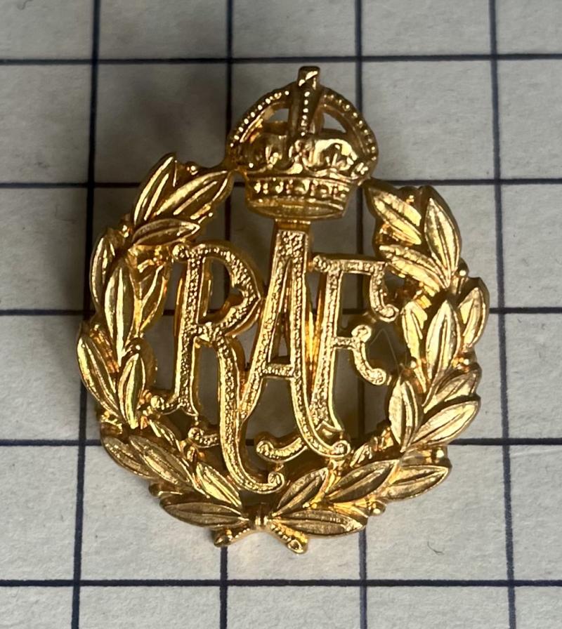 Pre-1952 Royal Air Force (RAF) Bag Piper's Collar Badge