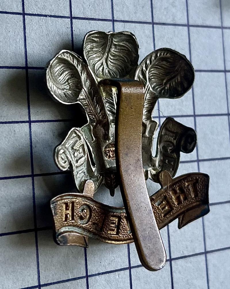c1920-50s The Welch Regiment Bi-Metal Cap Badge