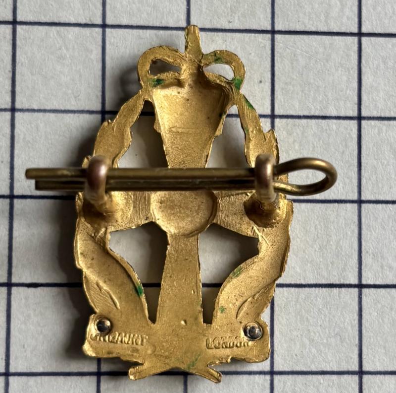 Post 1952 Gaunt Queen Alexandra's Royal Army Nursing Corps (QARANC) Officer Sil Plate and Gilt Cap Badge