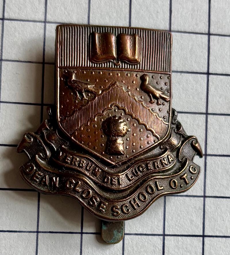 Pre 1948 Variation 'Copper Finish' Dean Close School Officer Training Corps (OTC) Gloucestershire Cap Badge