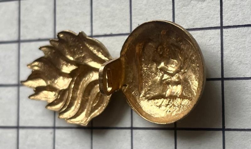 c1950s Royal Irish Fusiliers (RIR) Brass Other Ranks Collar Badge