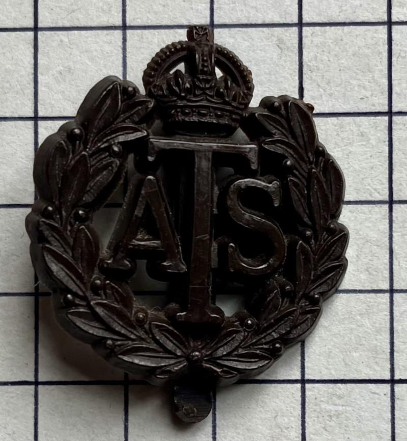 cWW2 Auxiliary Territorial Service (ATS) Plastic Economy Issue Cap Badge