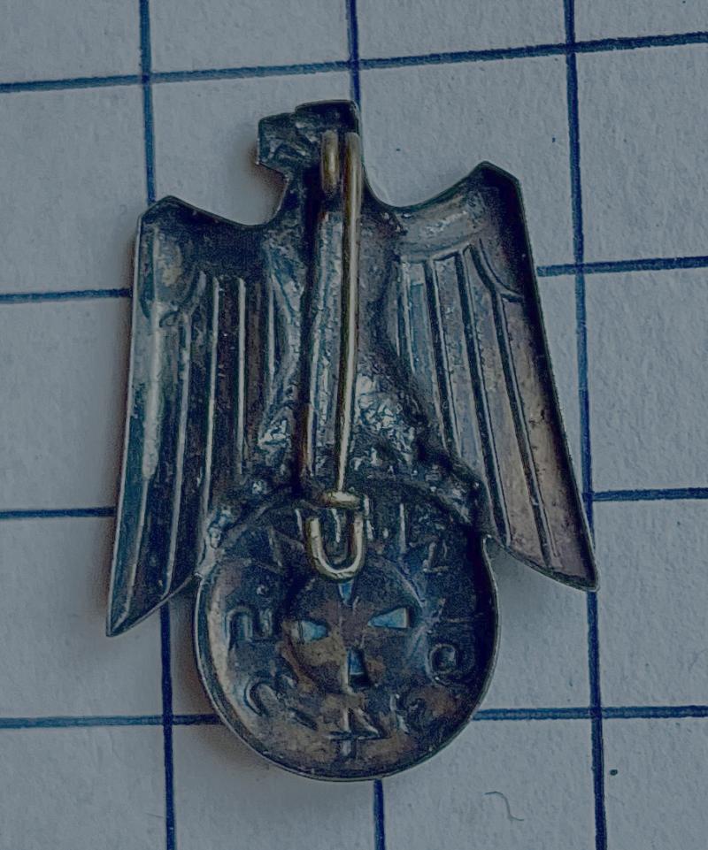 cWW2 1934-35 3rd Reich WHW Winterhilfswerk Day Pin Badge Winnie