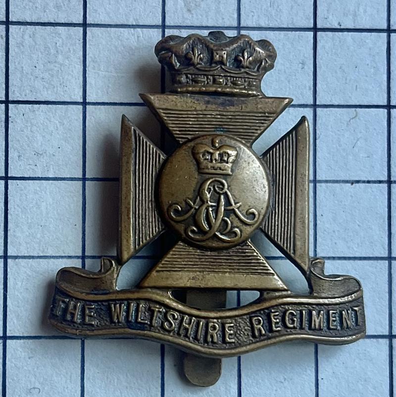 cWW1 - WW2 Wiltshire Regiment Cap Badge