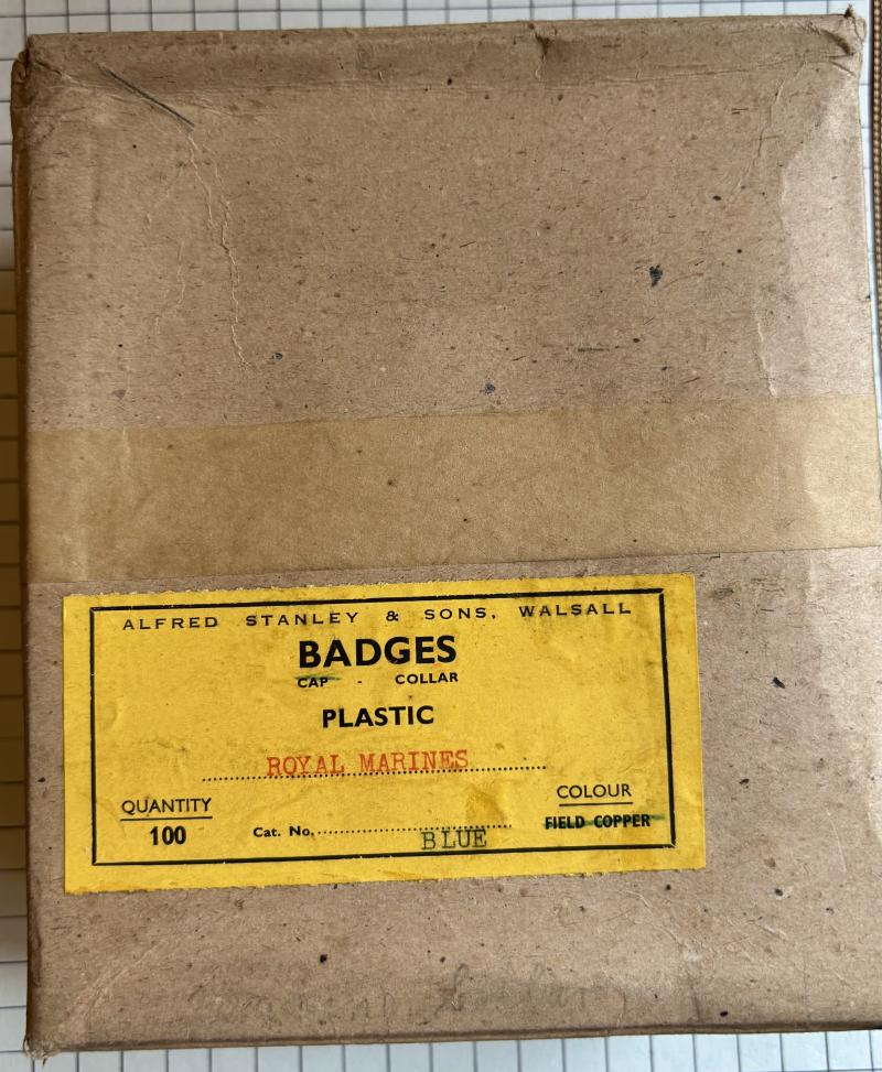 cWW2 Box 100 x Royal Marine (RM) Plastic Collar Badges Carton