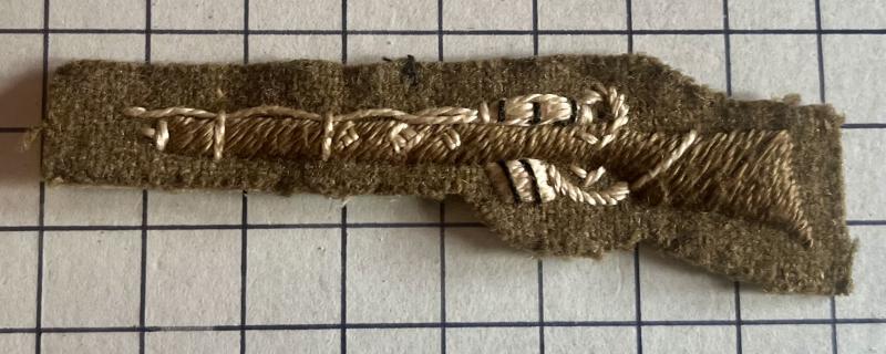 cWW2, British Army Proficiency Badge Embroidered Cloth Rifle - Marksman / First Class Shot Badge Patch