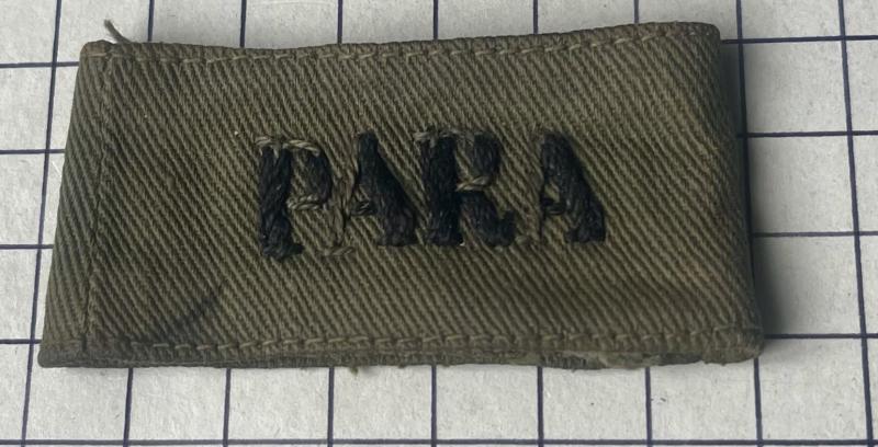 cWW2 British Indian Parachute Regiment Jungle Green Slip-On Shoulder Title Badge