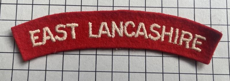 cWW2 East Lancashire Regiment Paste Back Shoulder Title Badge Patch