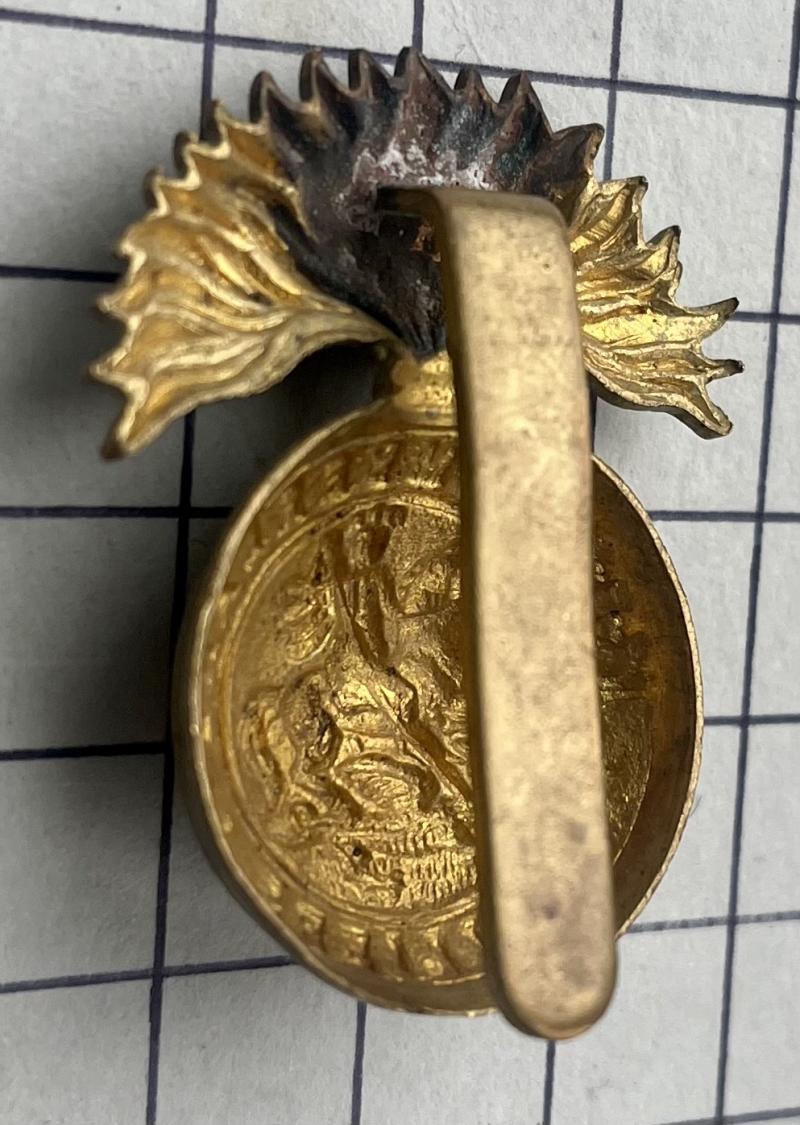 cWW1 Northumberland Fusiliers Brass Cap Badge