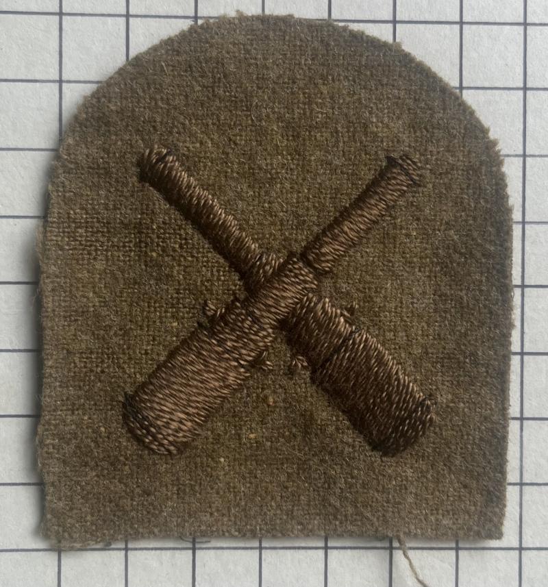 c1960s Royal Marines (RM) Commando Gunners Gunnery Qualification Arm Badge Patch
