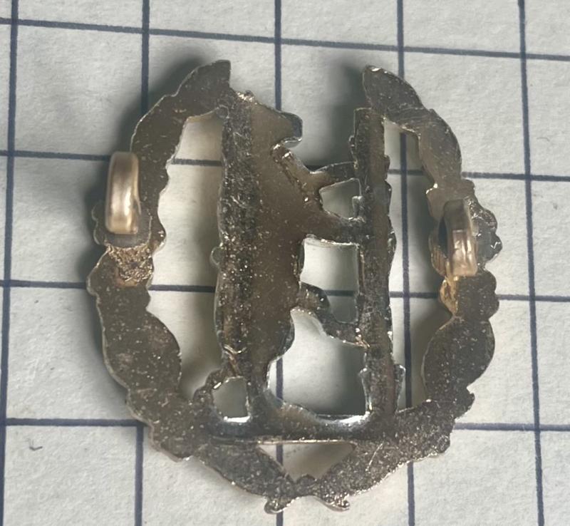 Queen's Own Warwickshire and Worcestershire Yeomanry Anodised Cap Badge