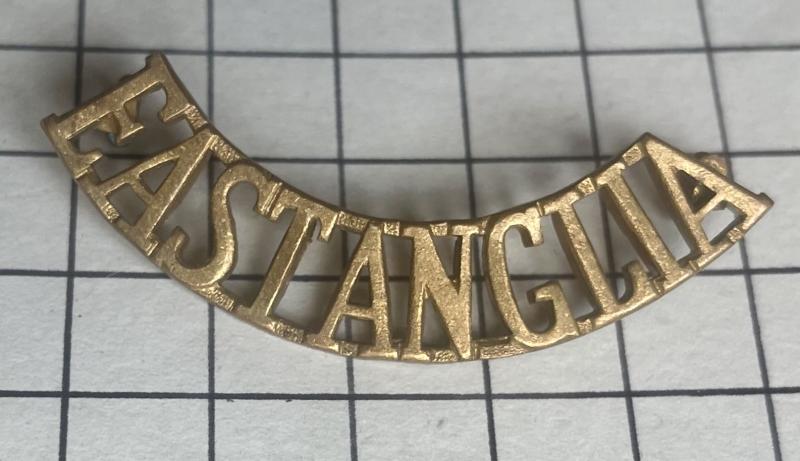 c1946-68 East Anglia Bde Brass Shoulder Title Badge