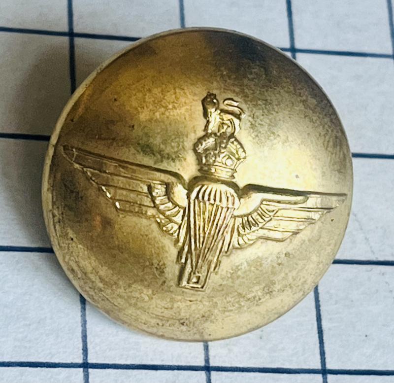 cWW2 Large Gilt Parachute Regiment Officer Pattern Button