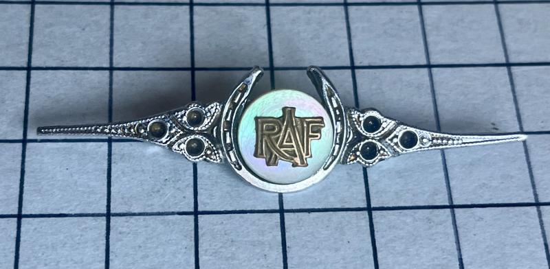 cWW2 Royal Air Force (RAF) Sweetheart Pin Badge