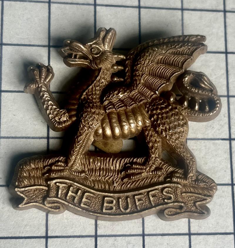 cWW2 The Buffs East Kent Regiment Plastic Economy Cap Badge