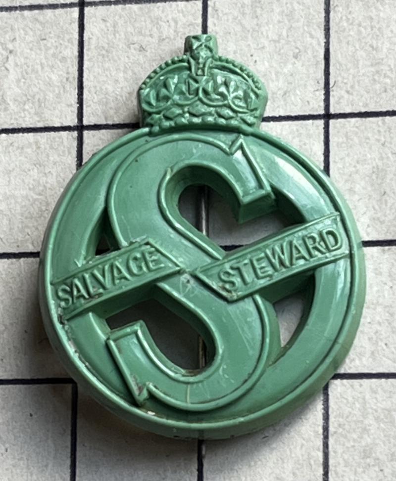 c1942-45 WW2 Plastic Green Salvage Steward Economy Lapel Pin Badge