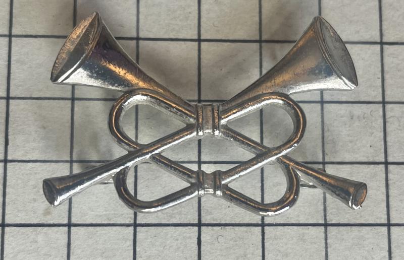 Royal Air Force (RAF) Band Chrome Crossed Trumpets Trumpeter Badge