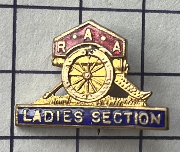 Royal Artillery Association (RAA) Ladies Section Gilt & Enamel Pin Brooch Badge