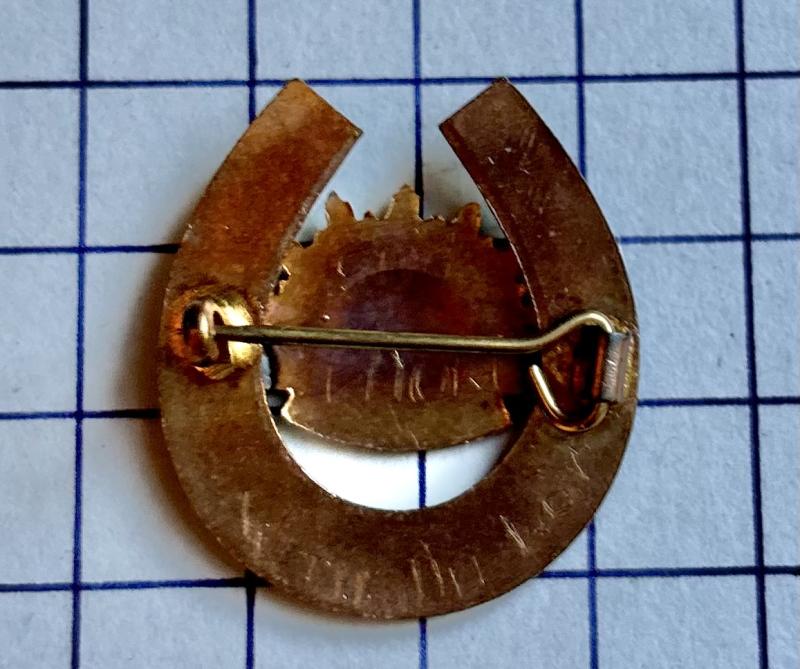 c1904-49 The Australian Imperial Force (AIF) 'Good Luck' Horseshoe Sweetheart Pin Brooch Badge