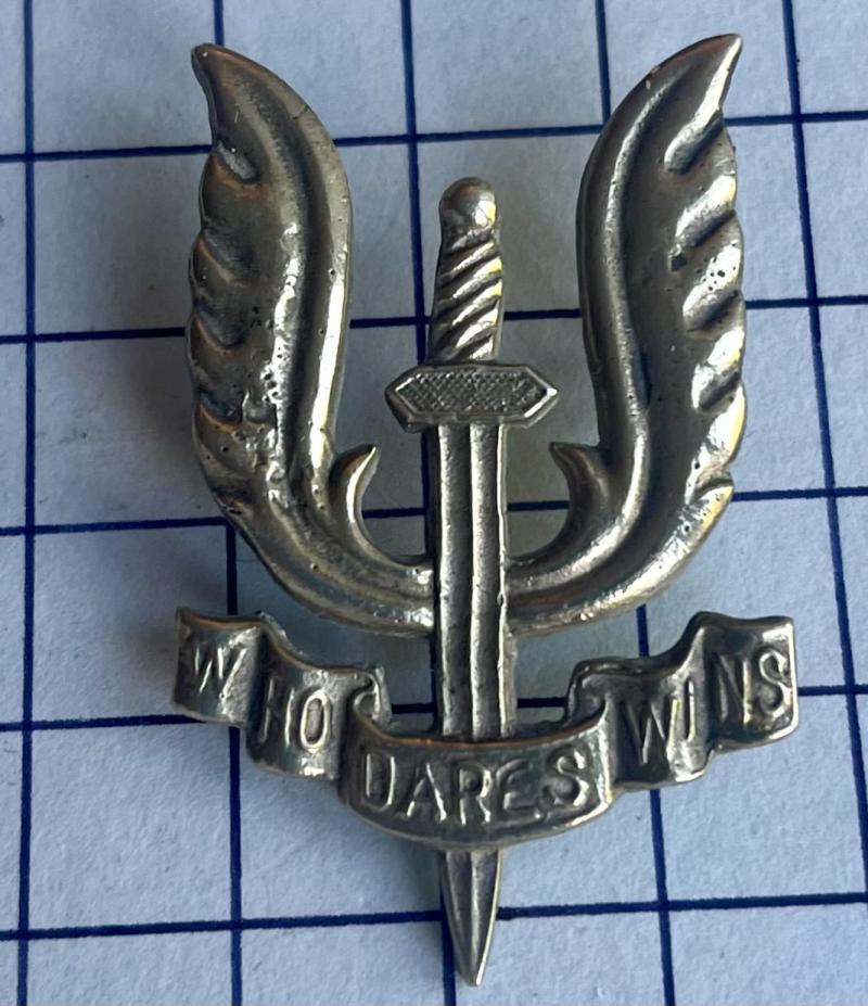 Post WW2 Belgium Belgique 1st Parachute Special Air Service (SAS) Cast Brass Cap Badge