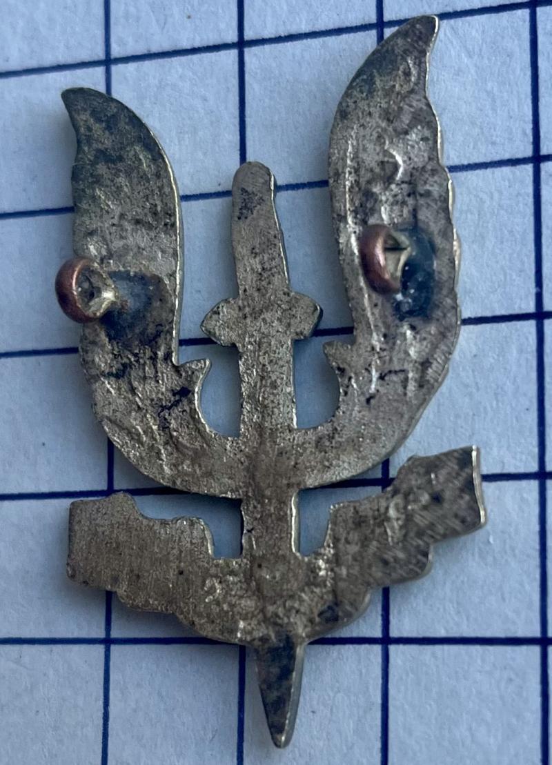 Post WW2 Belgium Belgique 1st Parachute Special Air Service (SAS) Cast Brass Cap Badge