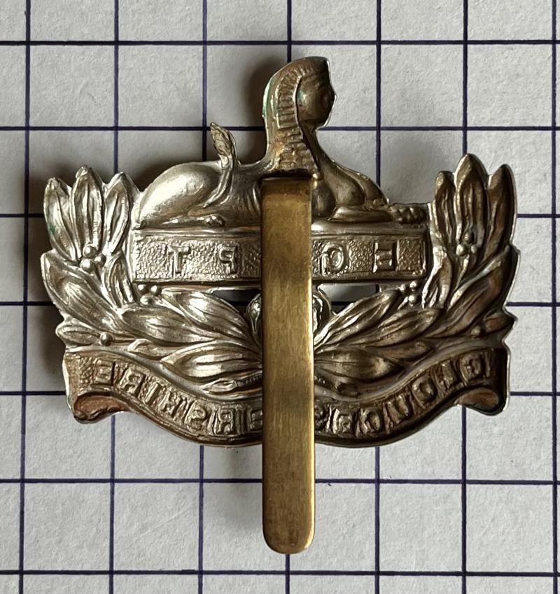 c1901-53 Gloucestershire Regiment 'Extra Berry' Cap Badge